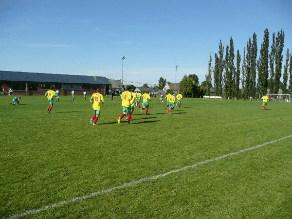 Complexe sportif, home stadium of Warnant